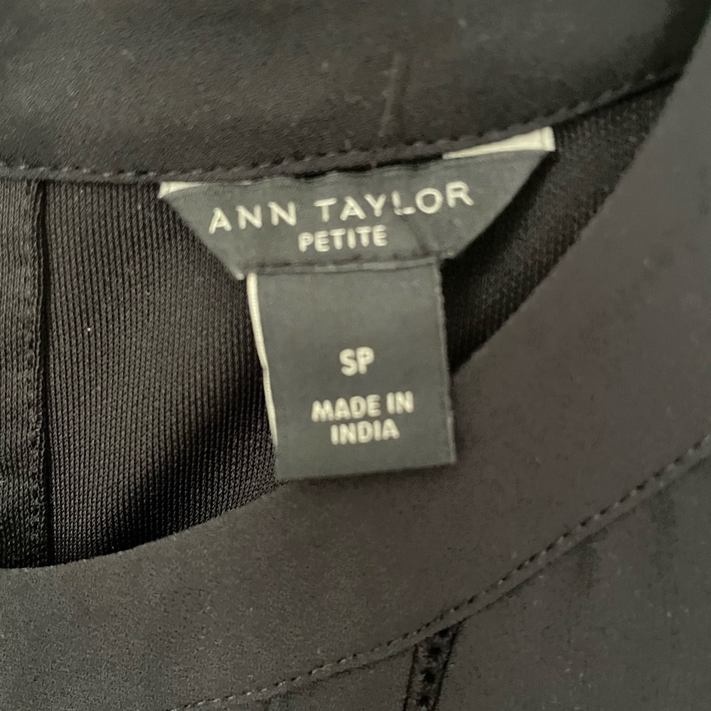 Ann Taylor Ruffle Front Work Top - Picture 2 of 2